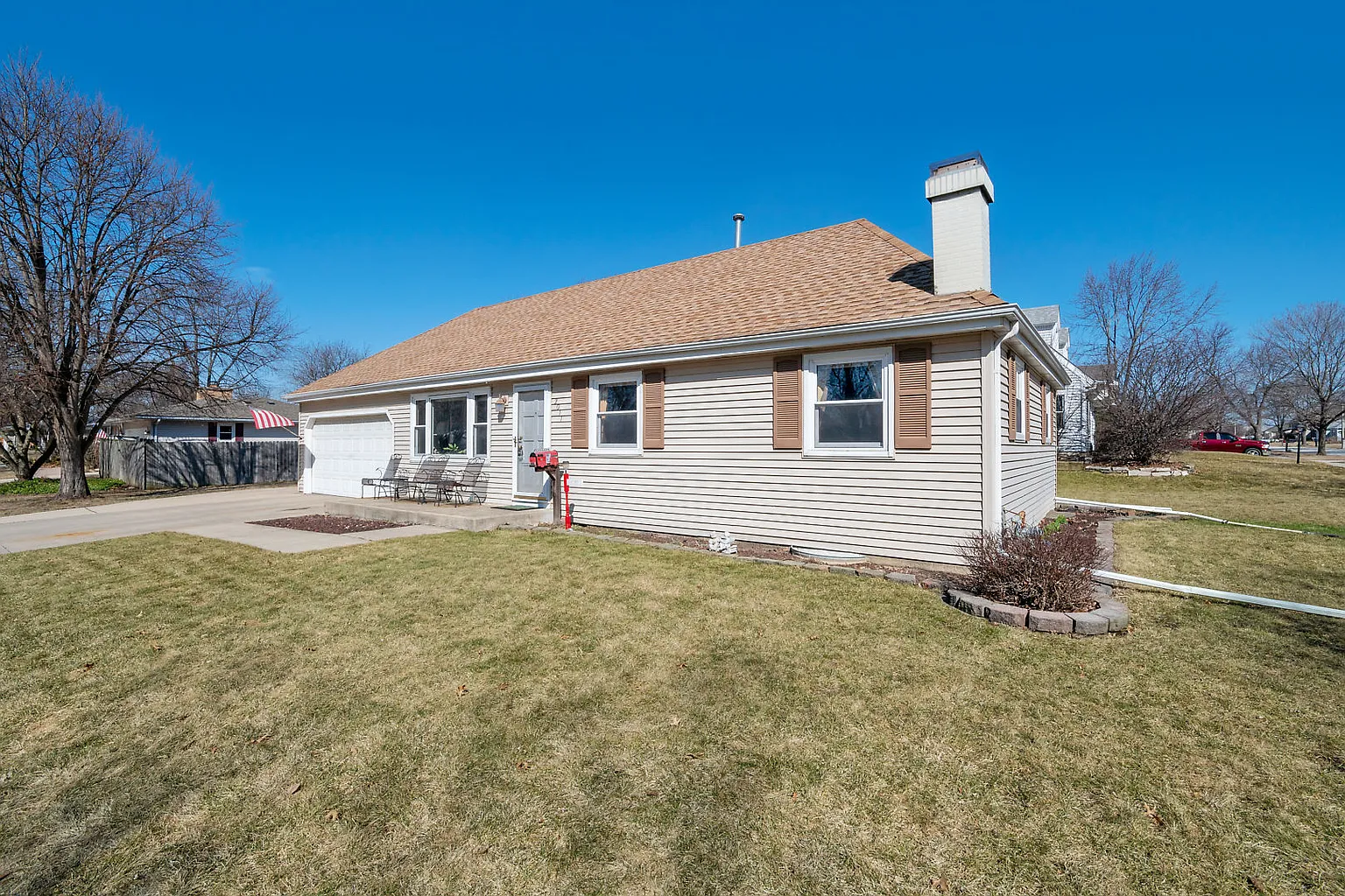 2011 Coral Ave photo 1