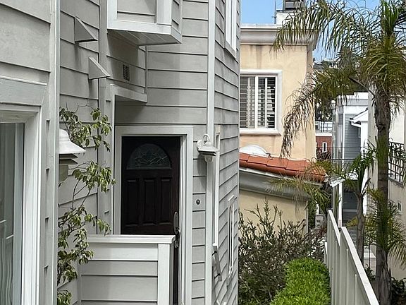 3rd image of 1226 Loma Dr