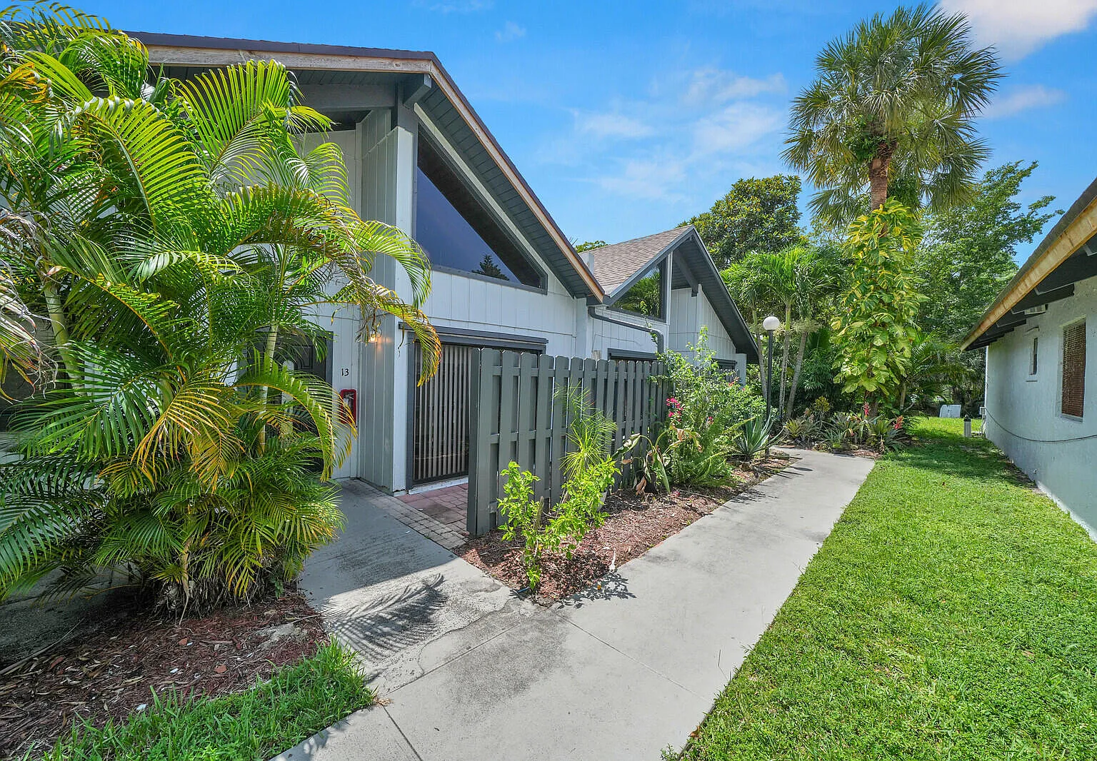 3 bed, 2.0 bath, 1637 sqft, $2,450 — Photo 1