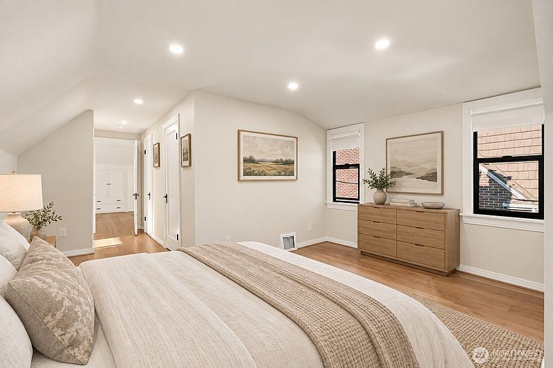 3rd image of 3302 E Pine Street