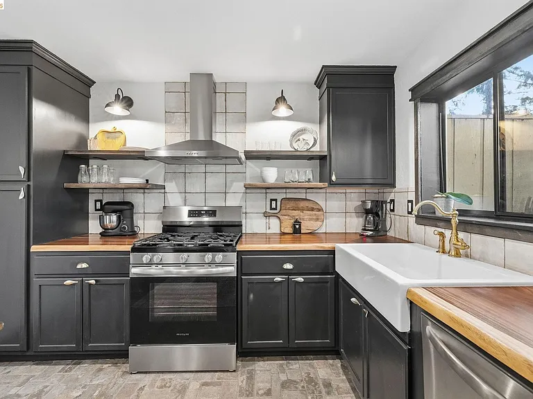 20568 Chief Fuller Way #B — Photo 3