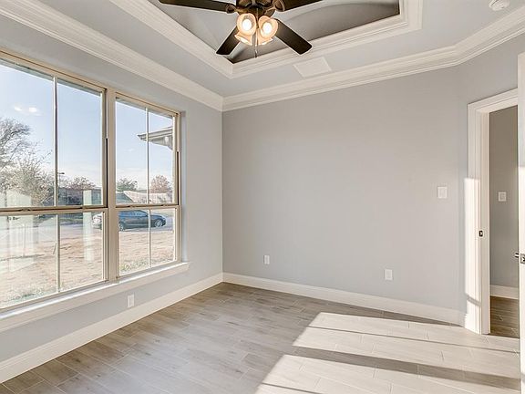 4th image of 1004 Anna Cir