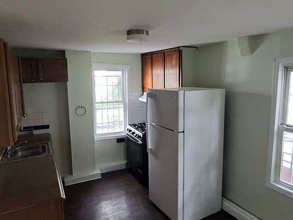 5th image of 826 S Clinton Ave #B
