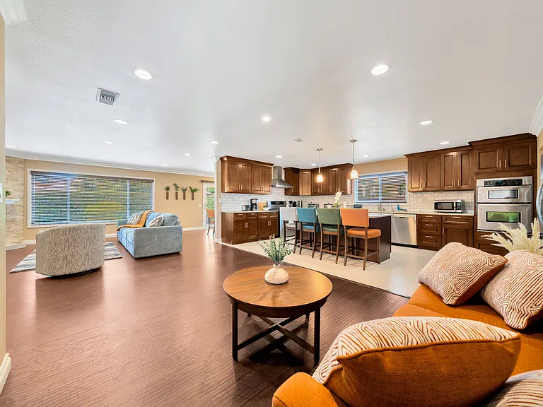 13341 Cromwell Dr — Photo 14