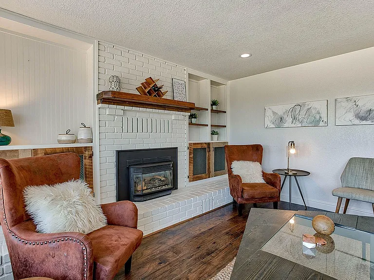 466 Woodcliff Dr #1 — Photo 2