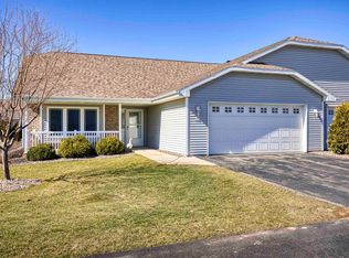 360 Wyldewood Dr, Oshkosh, WI 54904