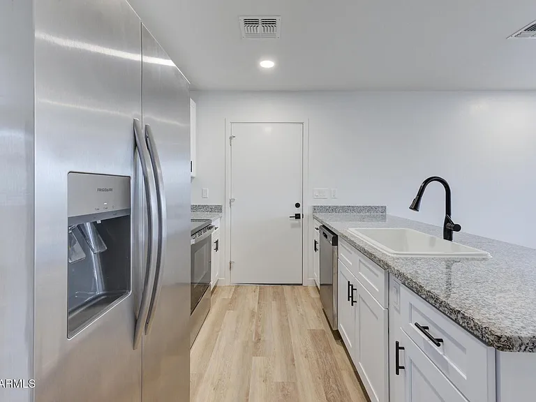 2210 E Alta Vista Rd — Photo 3