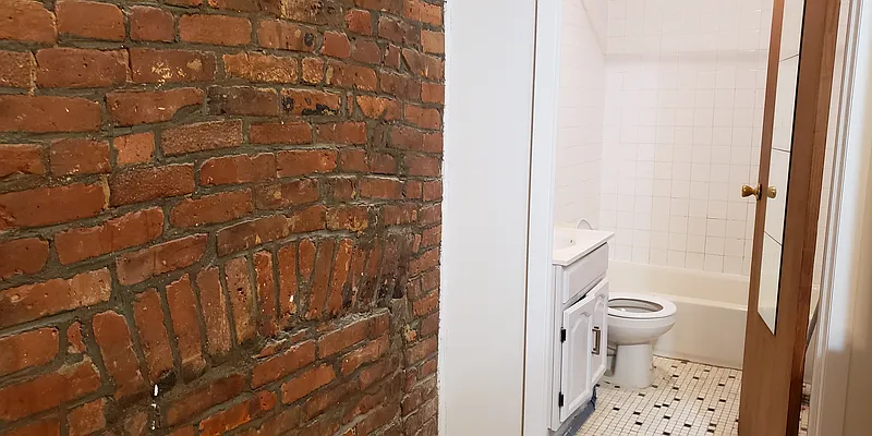 Rented by MCR Realty | media 7