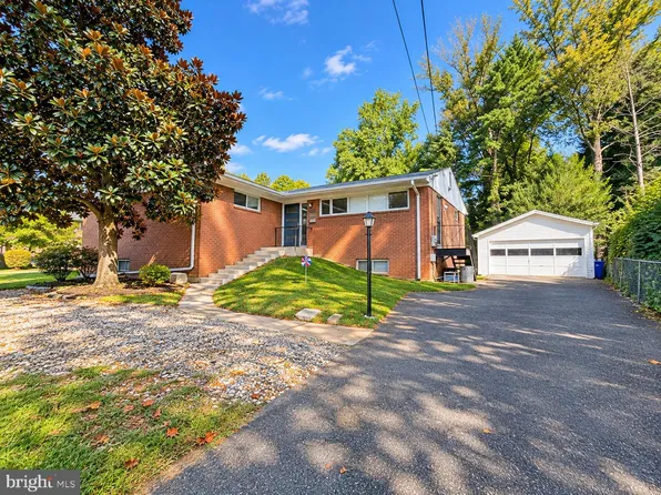 5819 Grosvenor Ln, Bethesda, MD 20814