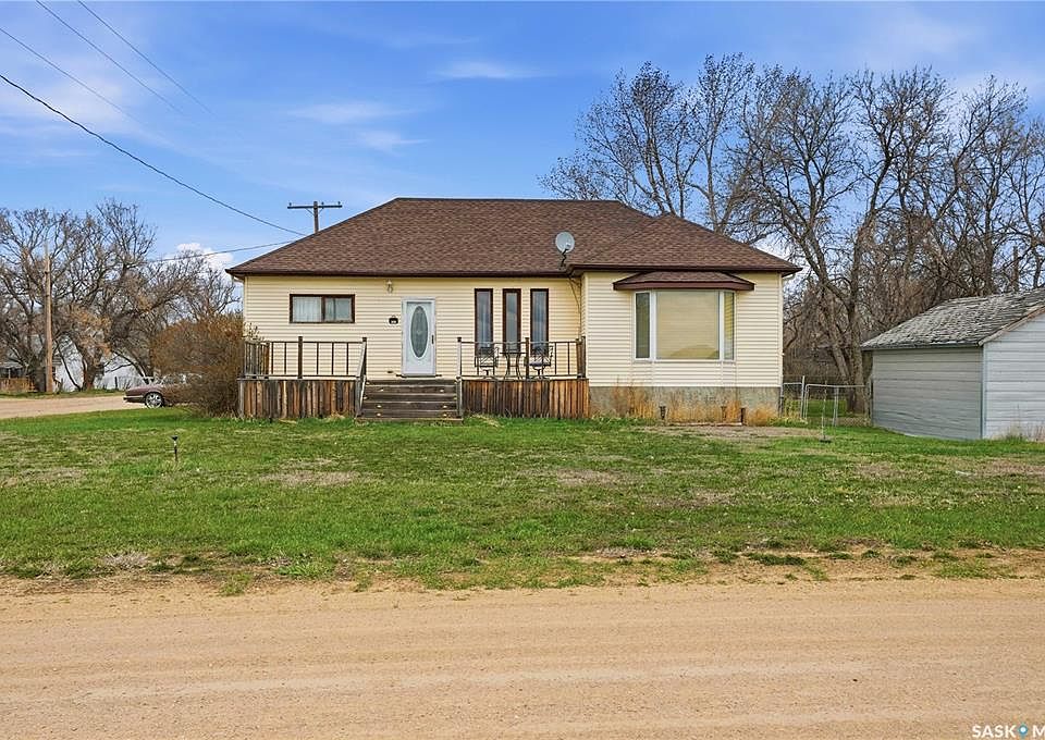 1st image of 210 Railway AVENUE