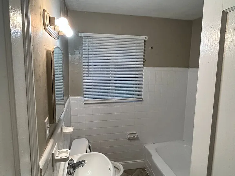 922 Harbison Dr — Photo 10