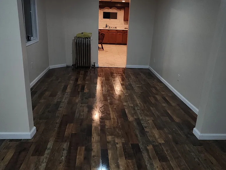 324 E Market St — Photo 4