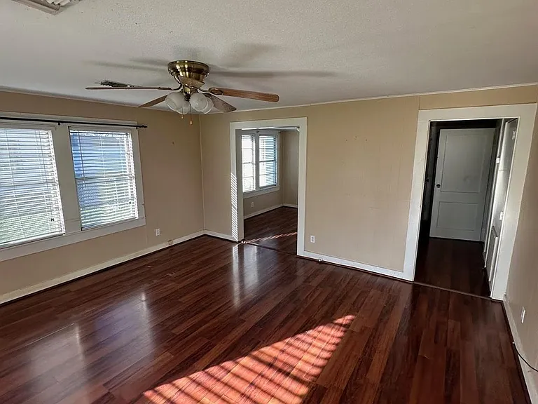 329 Lazy Ln — Photo 4