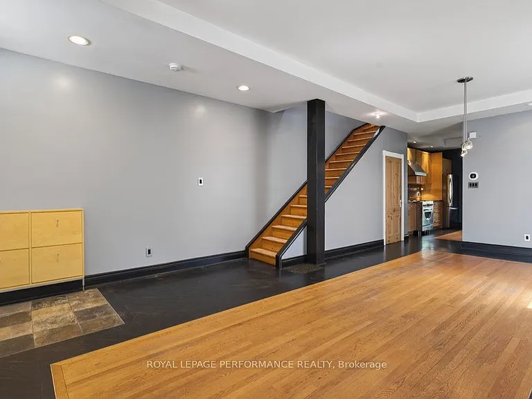 313 Lebreton St S — Photo 16