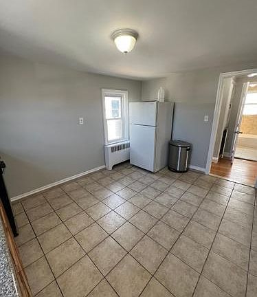 5th image of 229 Trenchard St #2