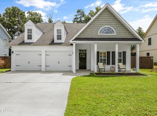 566 Hillside Ln, Lenoir City, TN 37771