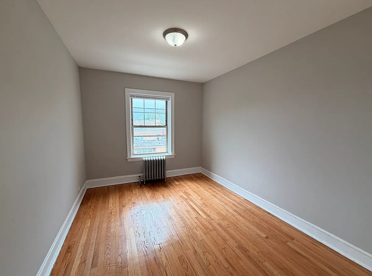 Building Photo - 2320 W Granville Ave #3