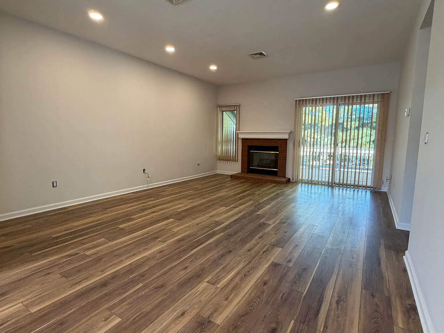 2 bed, 1296 sqft, $4,200 — Photo 2
