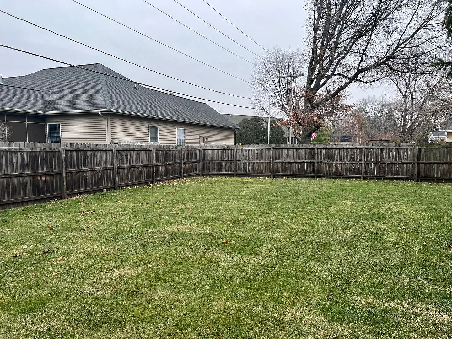 3 Bedroom 2 Full Bath and a Short Walk to White Oaks! — Photo 3