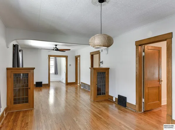 4853 Burt St, Omaha, NE 68132