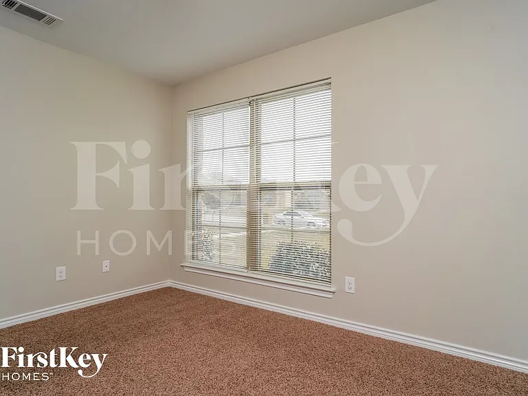 615 Hearthstone Dr — Photo 12