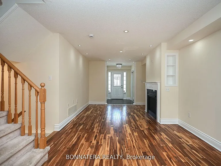 409 Hobbs Cres — Photo 9