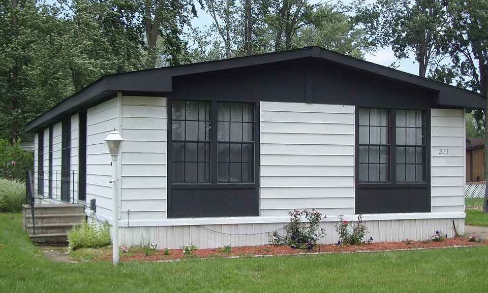 1st image of 211 Hickory Cir