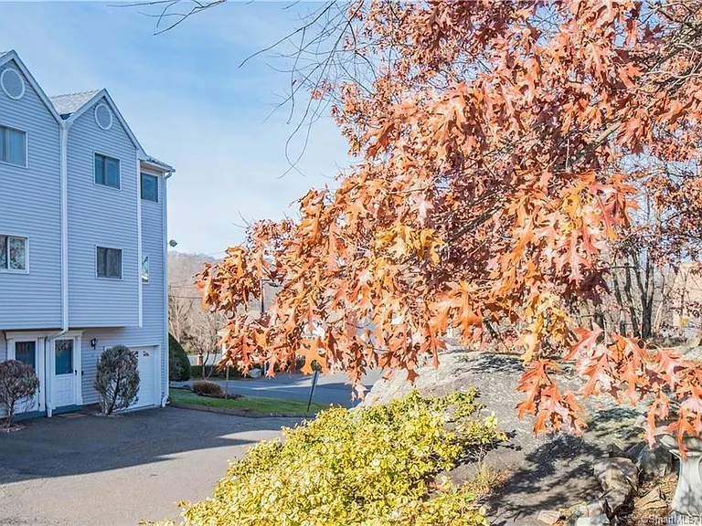 59 Westwood Ave #1 — Photo 11