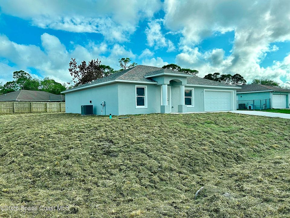 1st image of 640 Roth Ct SE