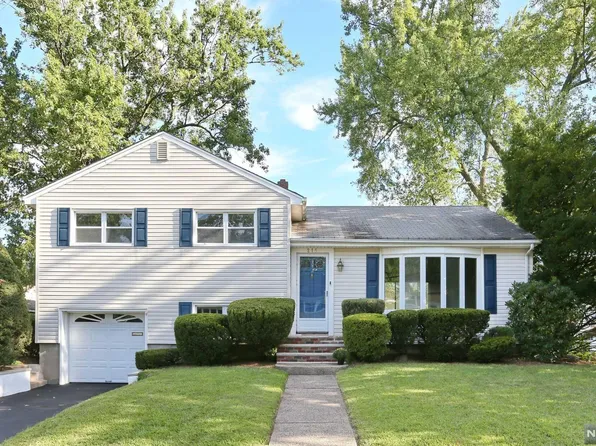 216 De Long Ave, Dumont, NJ 07628