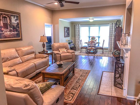 2nd image of 2016 Lenox Dr