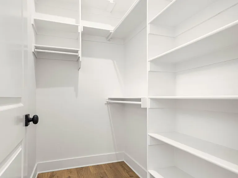 $250 Amazon Gift Card if lease signed by June 30th! Luxury New 1 Bed TH!! — Photo 9