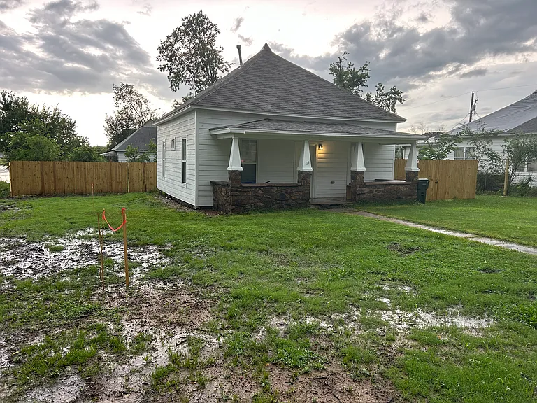 221 S Choctaw Ave — Photo 3