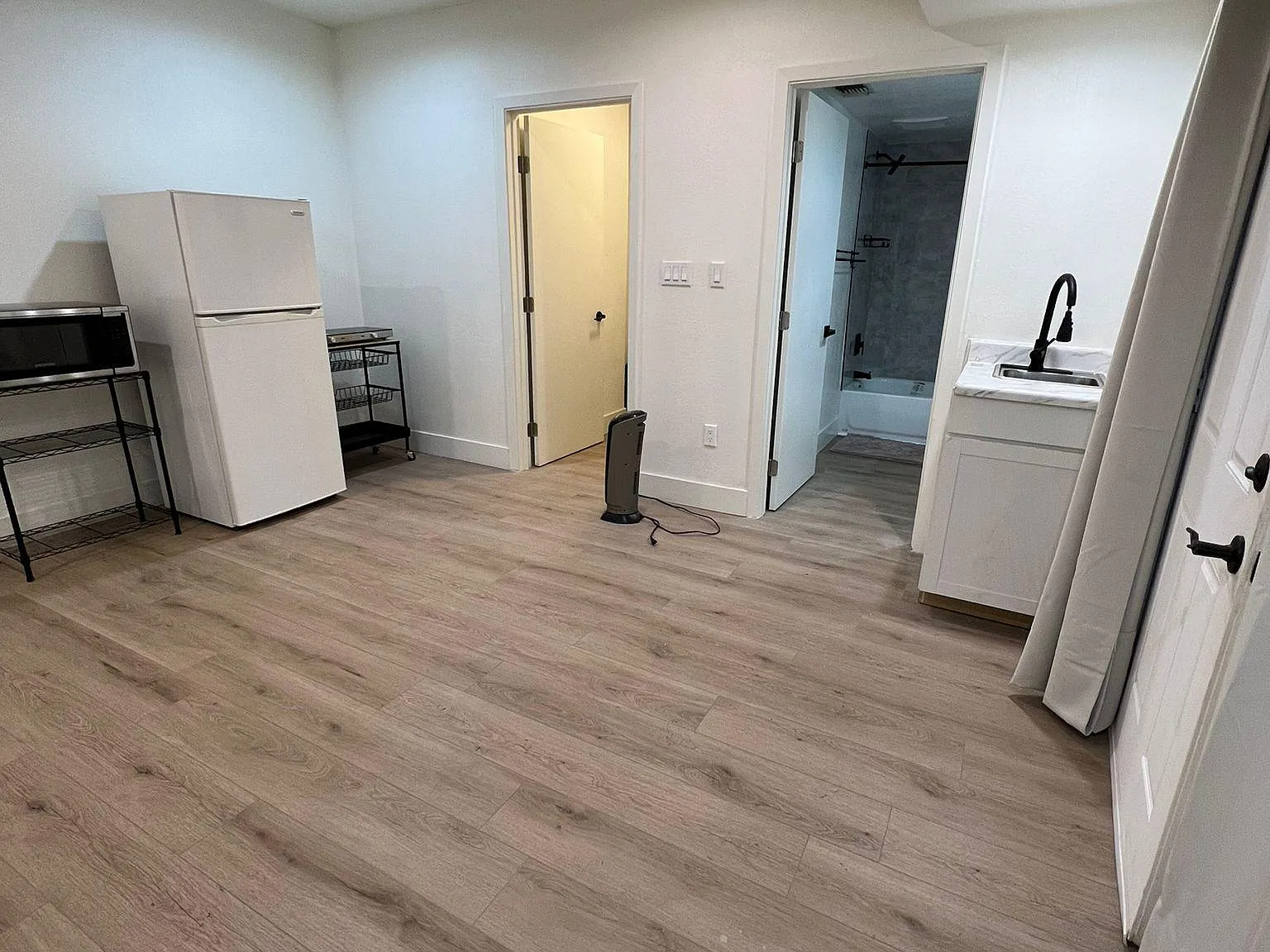 Studio, 350 sqft, $1,250 — Photo 4