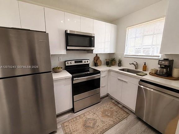 3rd image of 2054 NE 167th St #3-122