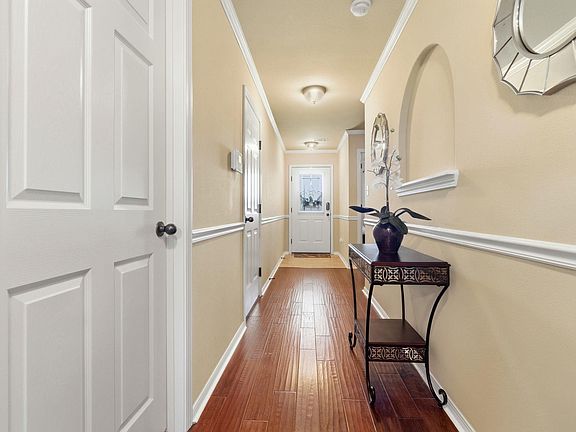 4th image of 1111 Aster Dr