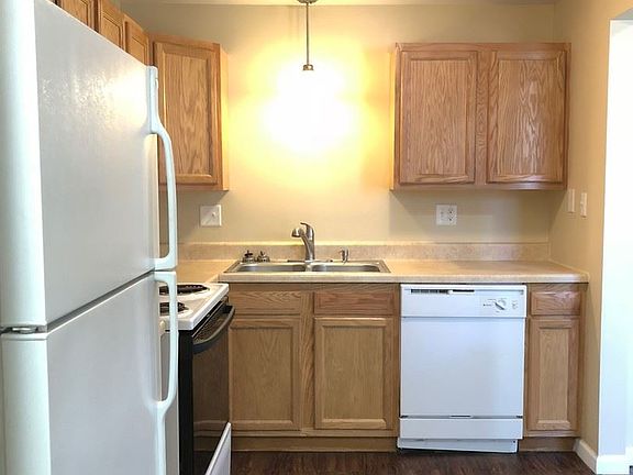 3rd image of 469 Glendale Dr APT 12