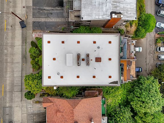 2nd image of 3226 Fuhrman Avenue E #U202