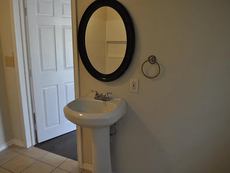 313 N Flat St — Photo 6