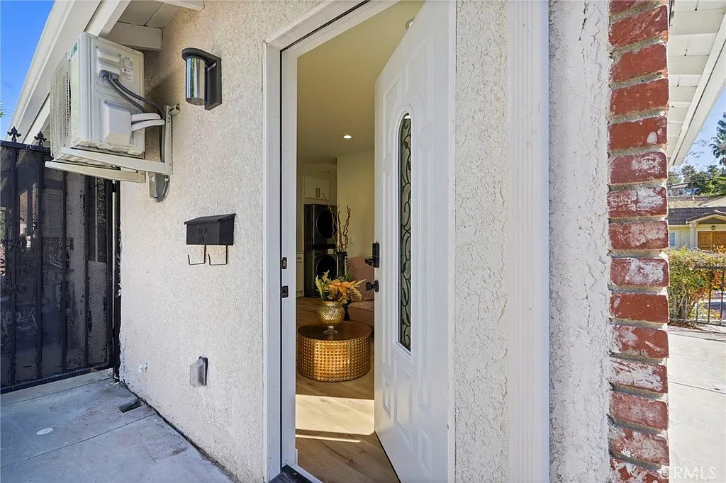 1 bed, 400 sqft, $1,950 — Photo 3