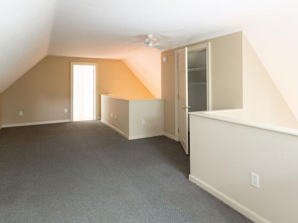 8 Kingsbury Ln, Kennebunk, ME 04043