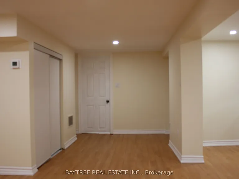226 Beechy Dr #LOWER — Photo 11