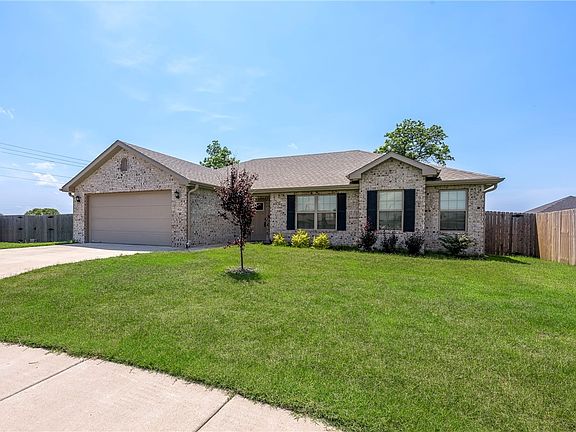 2nd image of 924 S Parrot Ln