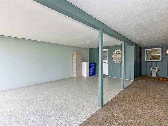 4th image of 3622 Collins St #1222