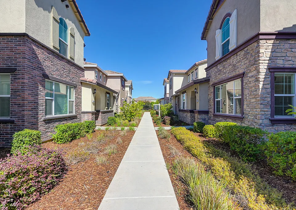 10789 Portico Cir