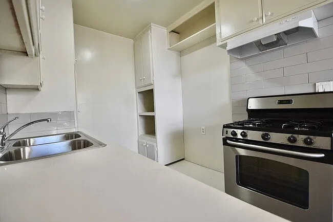11255 Camarillo Street — Photo 9