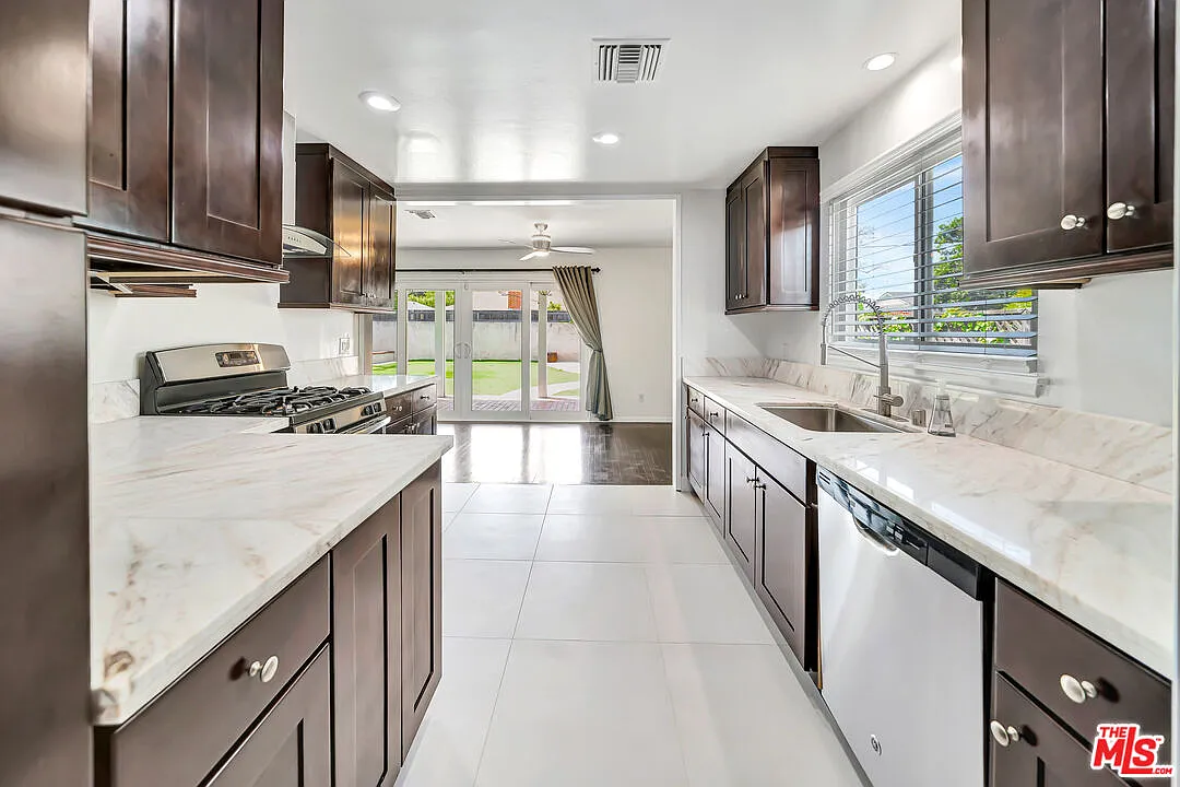 4 bed, 2.0 bath, 1453 sqft, $4,495 — Photo 4