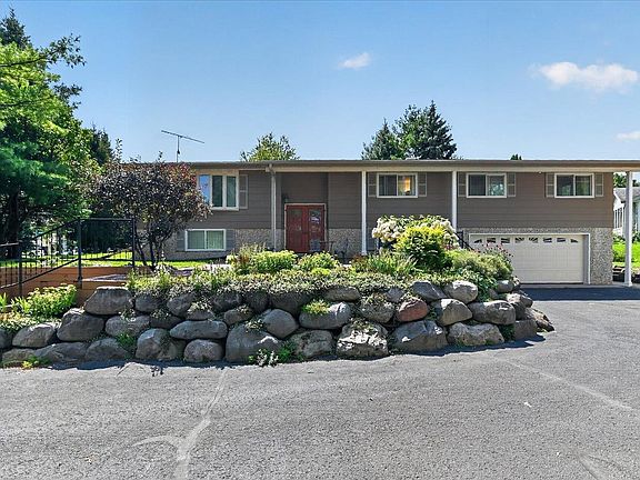 2nd image of 414 Jubilee Ln