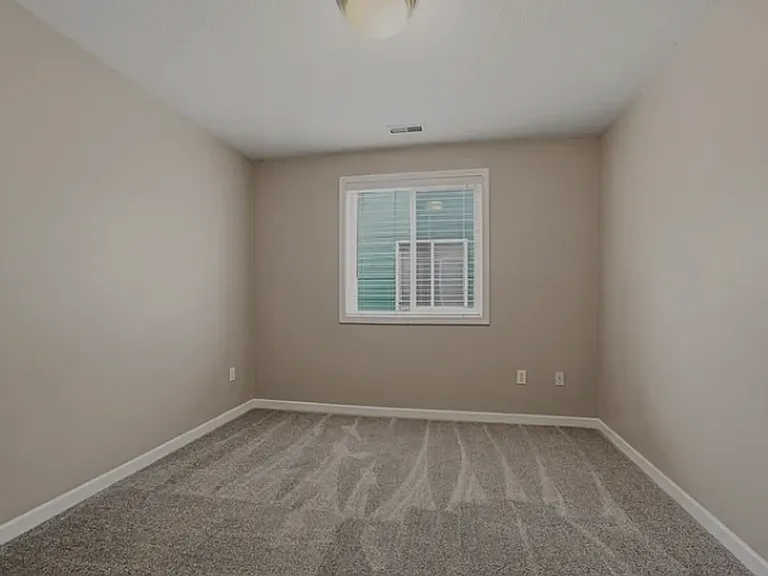 620 SW Trout Ct — Photo 16