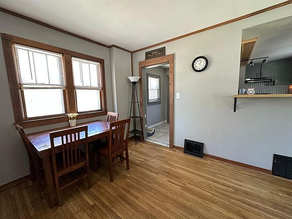 5th image of 1006 6th Ave NW